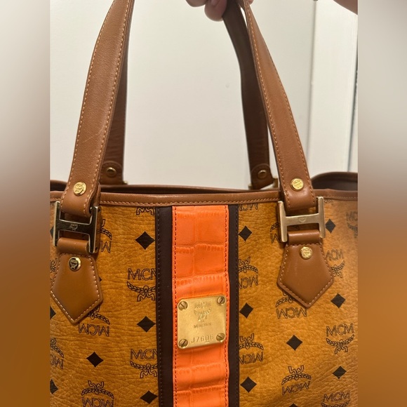 Large MCM tote - Picture 2 of 8